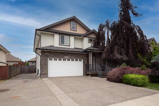 Photo 1: 33087 EGGLESTONE Avenue in Mission: Mission BC House for sale : MLS®# R2785563