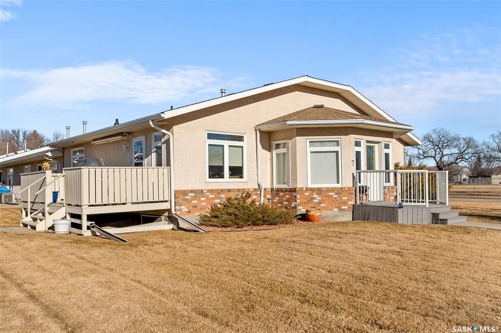 Main Photo: 7 802 2nd Avenue Northwest in Moose Jaw: Central MJ Residential for sale : MLS®# SK958231