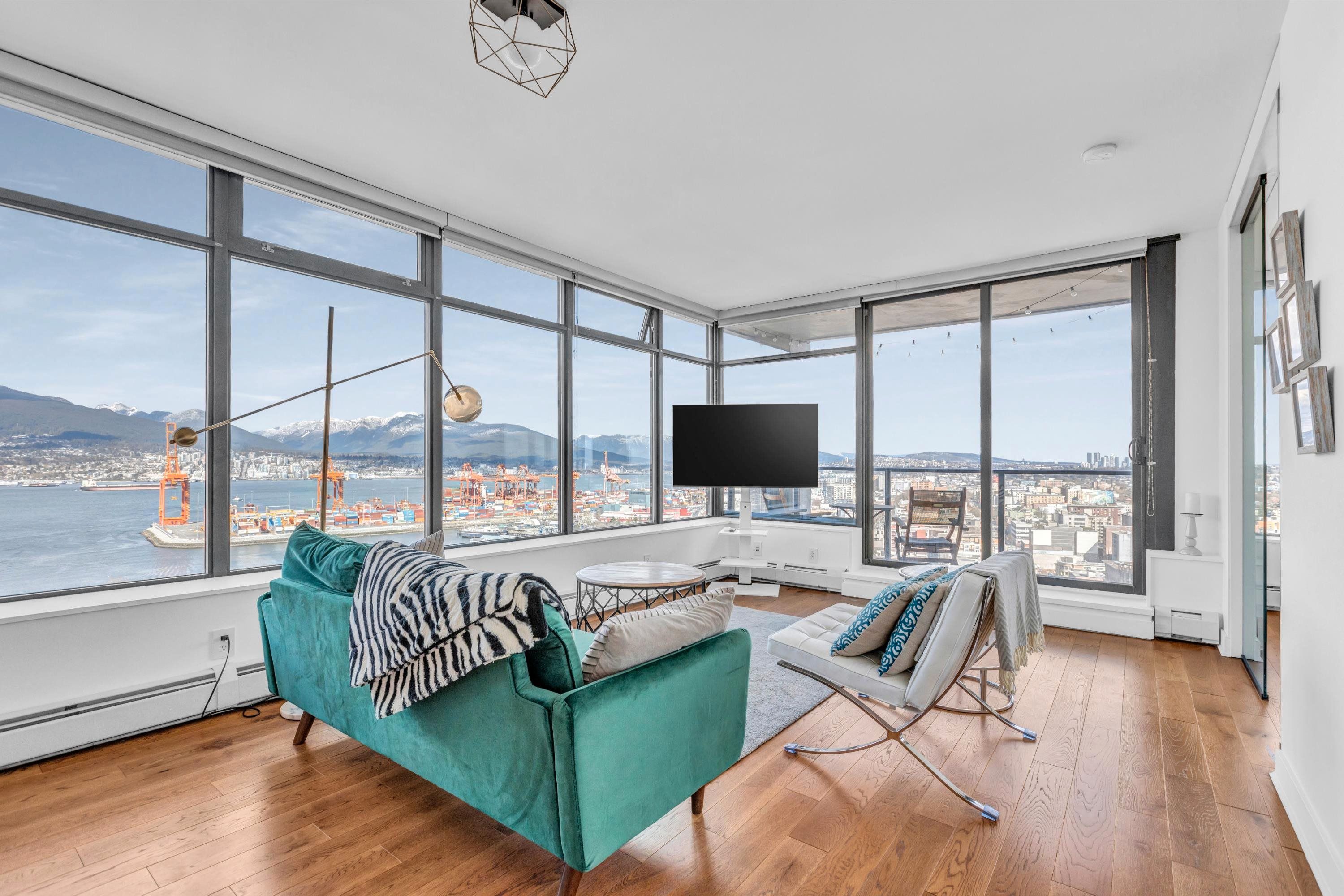 Main Photo: 2401 108 W CORDOVA Street in Vancouver: Downtown VW Condo for sale (Vancouver West)  : MLS®# R2767472