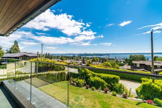 Photo 1: 2205 PALMERSTON Avenue in West Vancouver: Queens House for sale : MLS®# R2709728