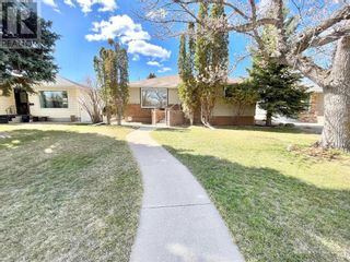 Photo 3: 916 Mayor Magrath Drive S in Lethbridge: House for sale : MLS®# A2123933