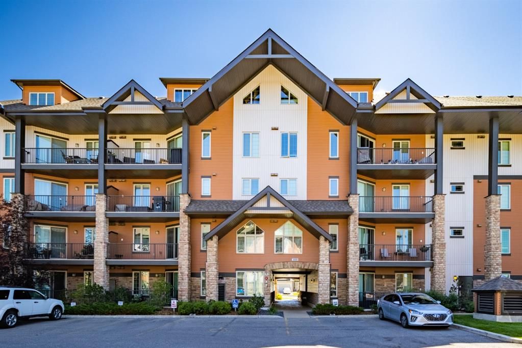 Main Photo: 3107 15 Sunset Square: Cochrane Apartment for sale : MLS®# A2011069