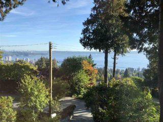 Photo 1: 2475 ROSEBERY AVENUE in West Vancouver: Queens House for sale : MLS®# R2319144