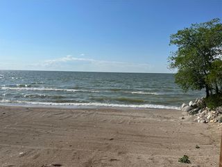 Photo 3: 738 VENICE Road South in St Laurent: Twin Lake Beach Residential for sale (R19)  : MLS®# 202318074