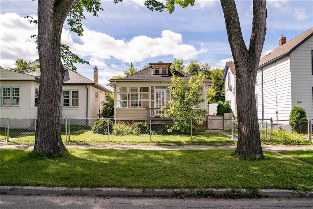 Main Photo: 304 Aberdeen Avenue in Winnipeg: North End Residential for sale (4A)  : MLS®# 202220844