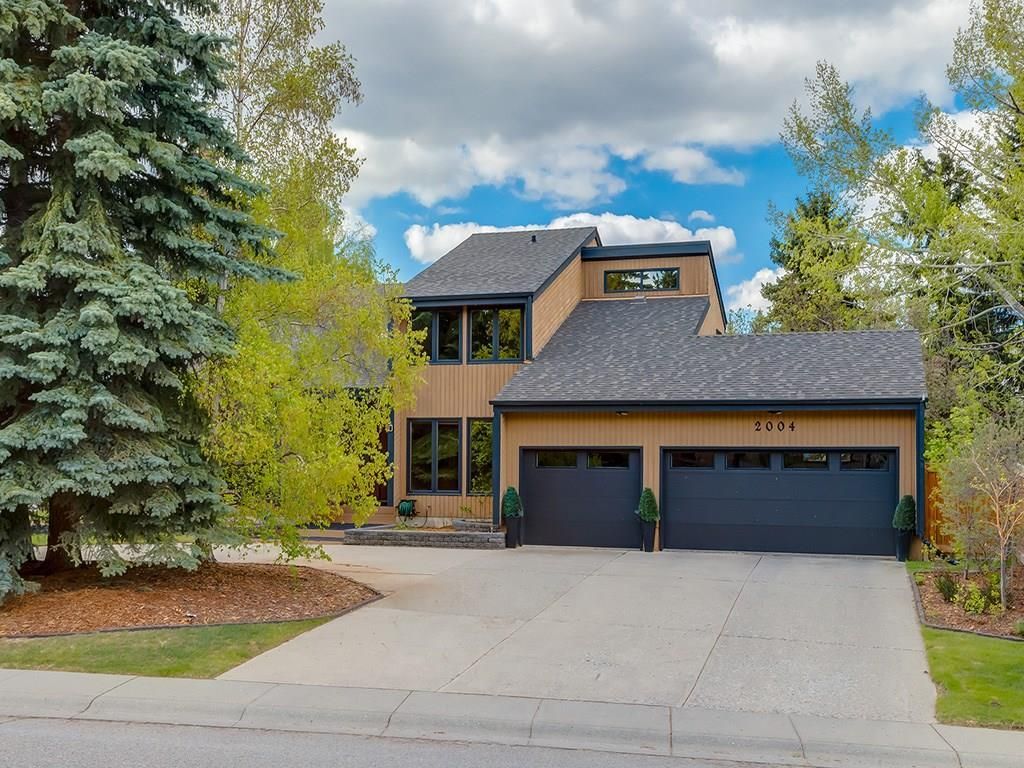 Main Photo: 2002 PUMP HILL Way SW in Calgary: Pump Hill Detached for sale : MLS®# C4204077
