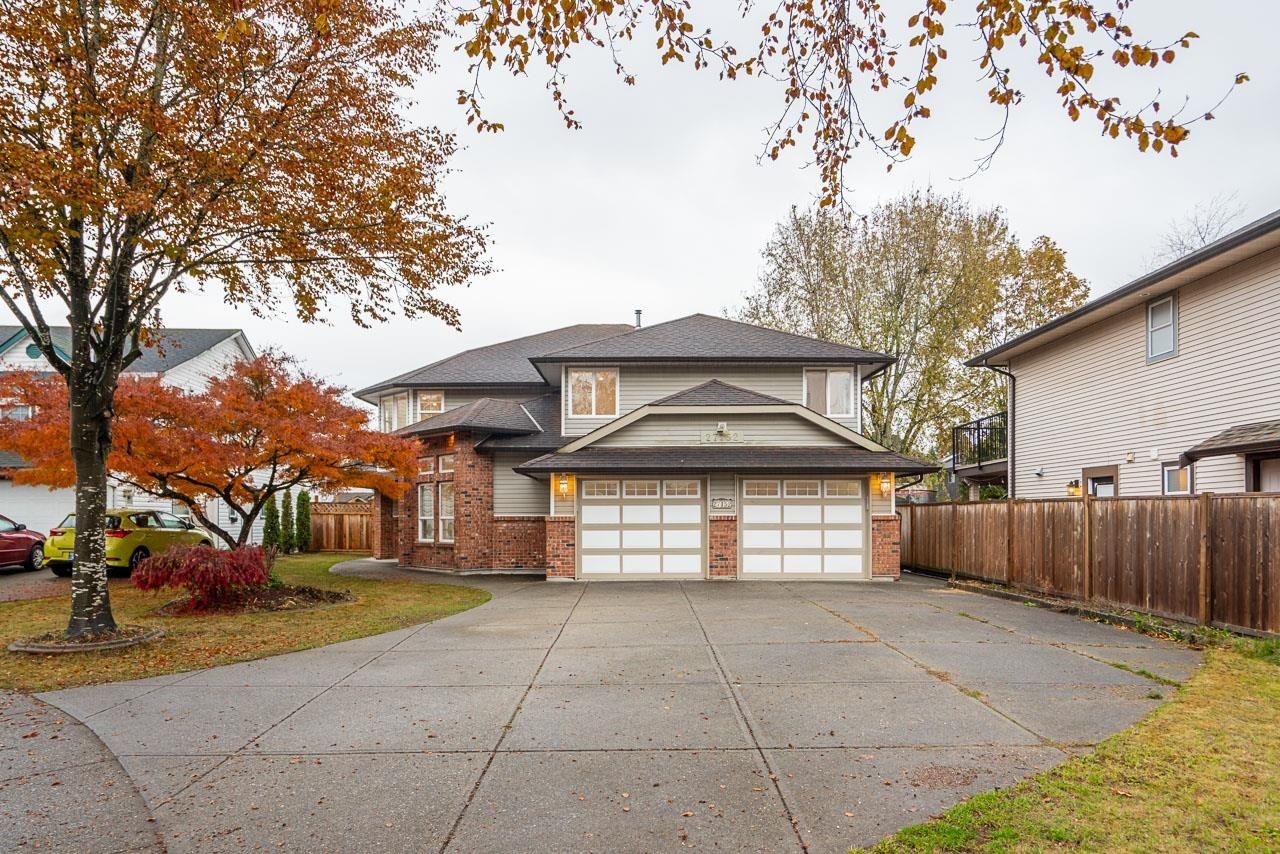 Main Photo: 27152 27B Avenue in Langley: Aldergrove Langley House for sale : MLS®# R2740195