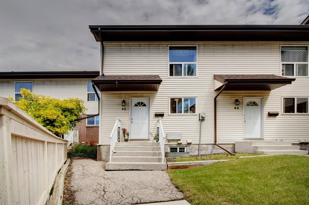 Main Photo: 43 32 Whitnel Court NE in Calgary: Whitehorn Row/Townhouse for sale : MLS®# A1234165