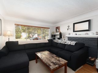 Photo 2: 1529 Westall St in Victoria: Vi Oaklands House for sale : MLS®# 852461