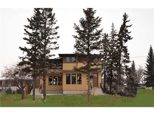 Main Photo: 2702 PARKDALE Boulevard NW in CALGARY: West Hillhurst Residential Attached for sale (Calgary)  : MLS®# C3569876
