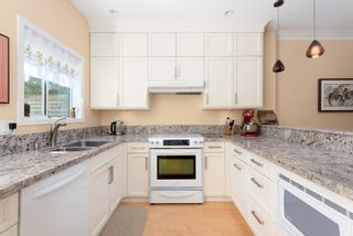 Photo 11: 626 W 26TH Avenue in Vancouver: Cambie Townhouse for sale in "Grace Estates" (Vancouver West)  : MLS®# R2691669