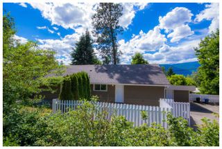 Photo 3: 1121 Southeast 1st Street in Salmon Arm: Southeast House for sale : MLS®# 10136381