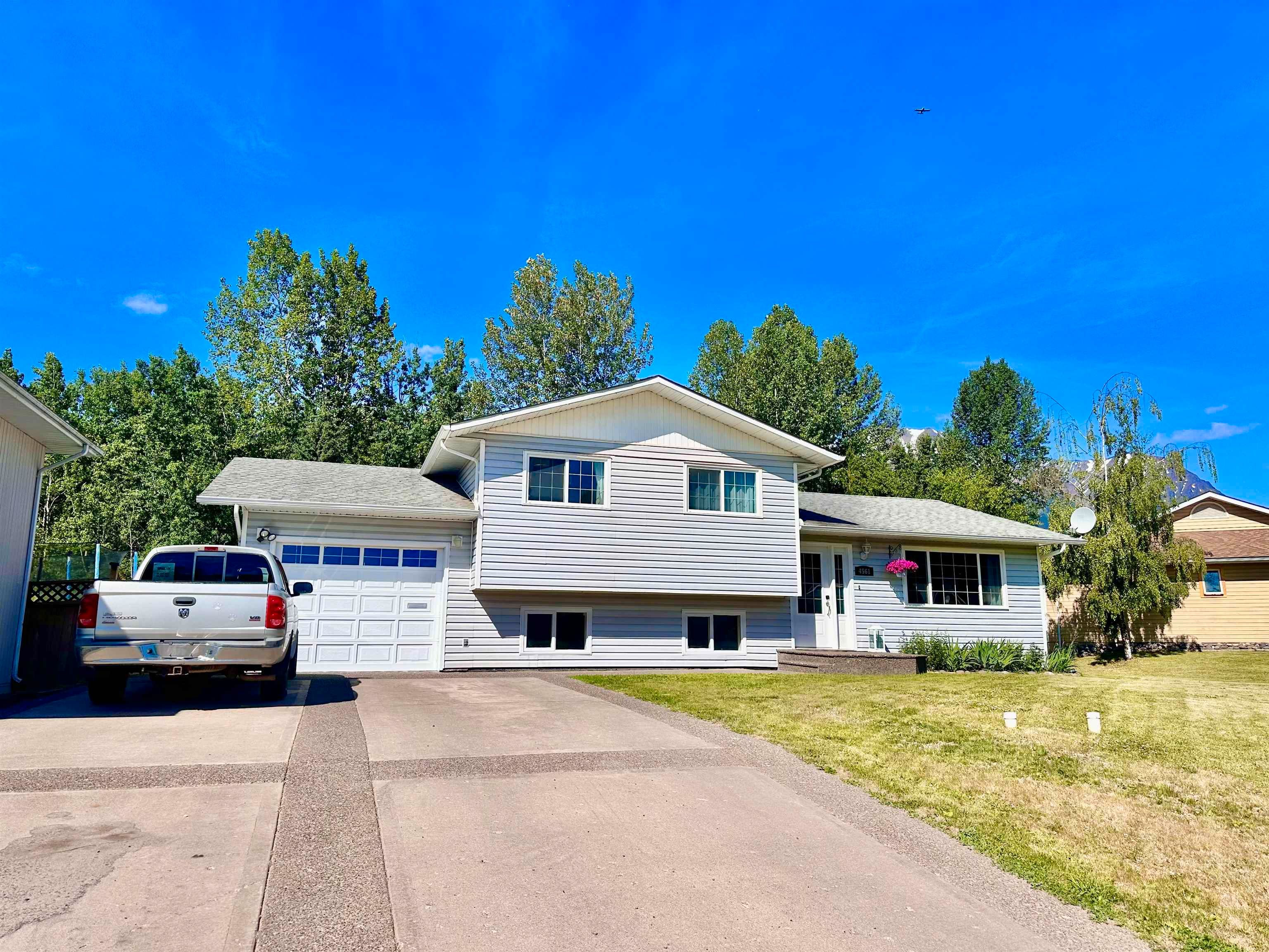 Main Photo: 4561 ALFRED Crescent in Smithers: Smithers - Town House for sale (Smithers And Area)  : MLS®# R2787507