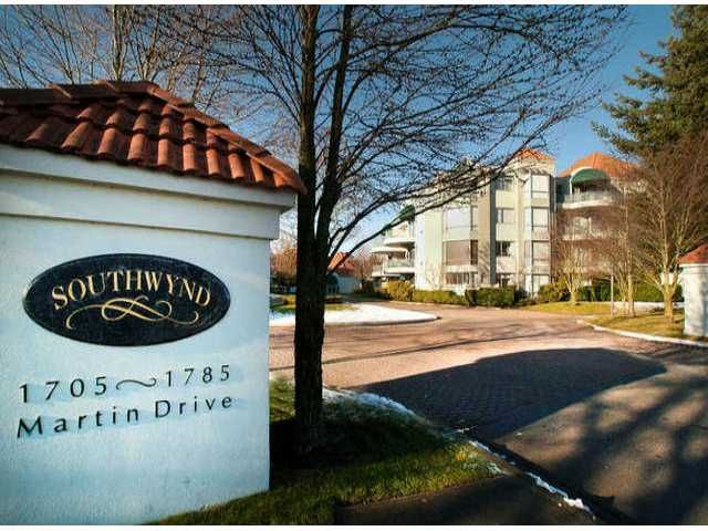Main Photo: 302 1725 MARTIN Drive in Surrey: Sunnyside Park Surrey Condo for sale in "Southwynd" (South Surrey White Rock)  : MLS®# F1404627