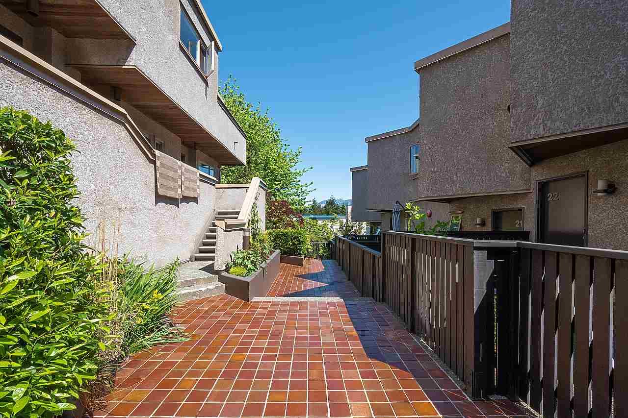 Main Photo: 50 870 W 7TH Avenue in Vancouver: Fairview VW Townhouse for sale (Vancouver West)  : MLS®# R2454998