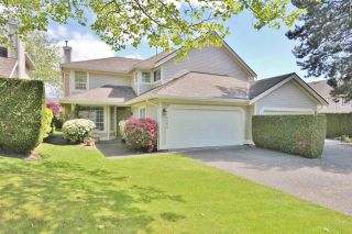 Photo 1: 6350 121 Street in Surrey: Panorama Ridge Townhouse for sale in "Forest Ridge" : MLS®# R2061864