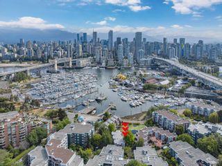 Photo 31: 1581 MARINER Walk in Vancouver: False Creek Townhouse for sale in "The Lagoons" (Vancouver West)  : MLS®# R2789573