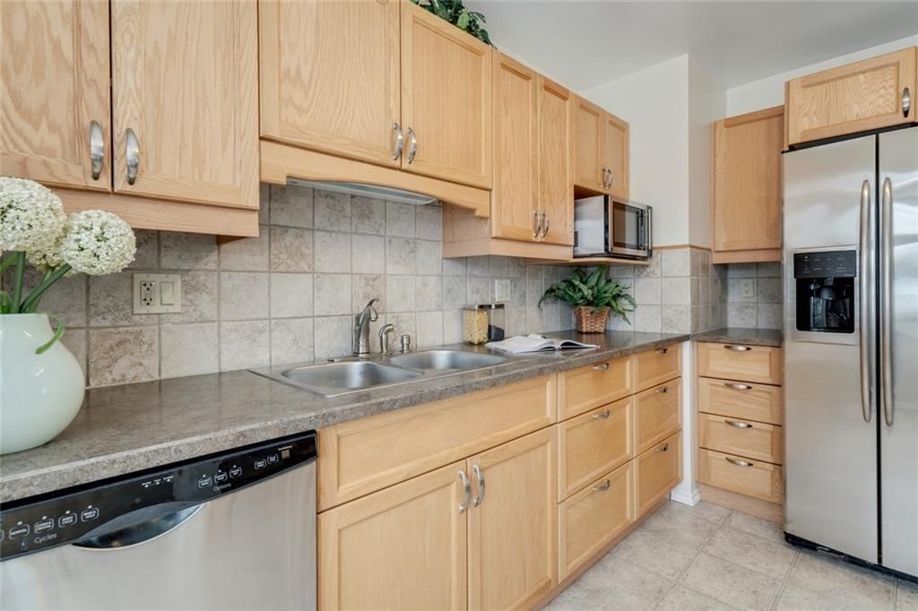 Photo 16: Photos: 936 TRAFFORD Drive NW in Calgary: Thorncliffe Detached for sale : MLS®# C4219404