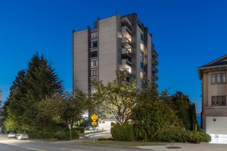 Main Photo: 302 1930 BELLEVUE Avenue in West Vancouver: Ambleside Condo for sale : MLS®# R2854309
