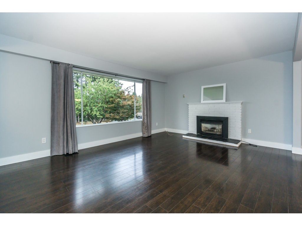 Photo 8: Photos: 20250 48 Avenue in Langley: Langley City House for sale : MLS®# R2305434