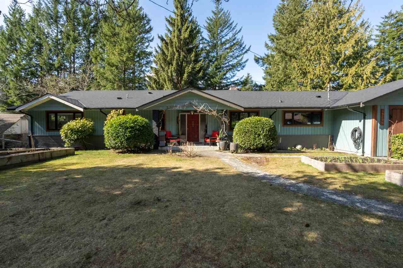 Main Photo: 41755 REID Road in Squamish: Brackendale House for sale in "BRACKENDALE" : MLS®# R2445526