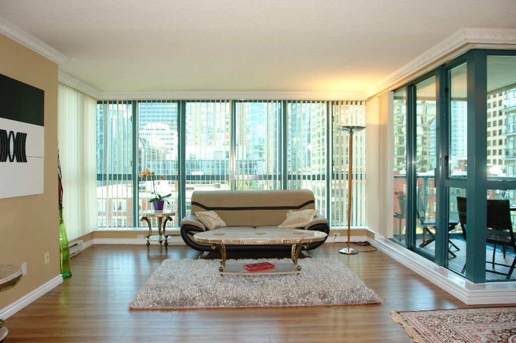 Photo 3: Photos: 1106 1238 MELVILLE Street in Vancouver: Coal Harbour Condo for sale in "POINT CLAIRE" (Vancouver West)  : MLS®# V1114886