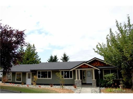 Main Photo: 1002 Arcadia Street in Victoria: Es Kinsmen Park House for sale (Esquimalt)  : MLS®# 265597