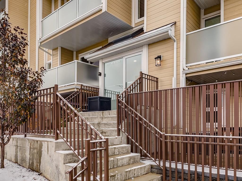 Main Photo: 306 3717 42 Street NW in Calgary: Varsity Apartment for sale : MLS®# C4271050