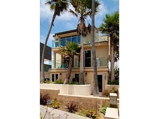 Photo 1: MISSION BEACH Condo for sale : 4 bedrooms : 720 Manhattan Court in San Diego