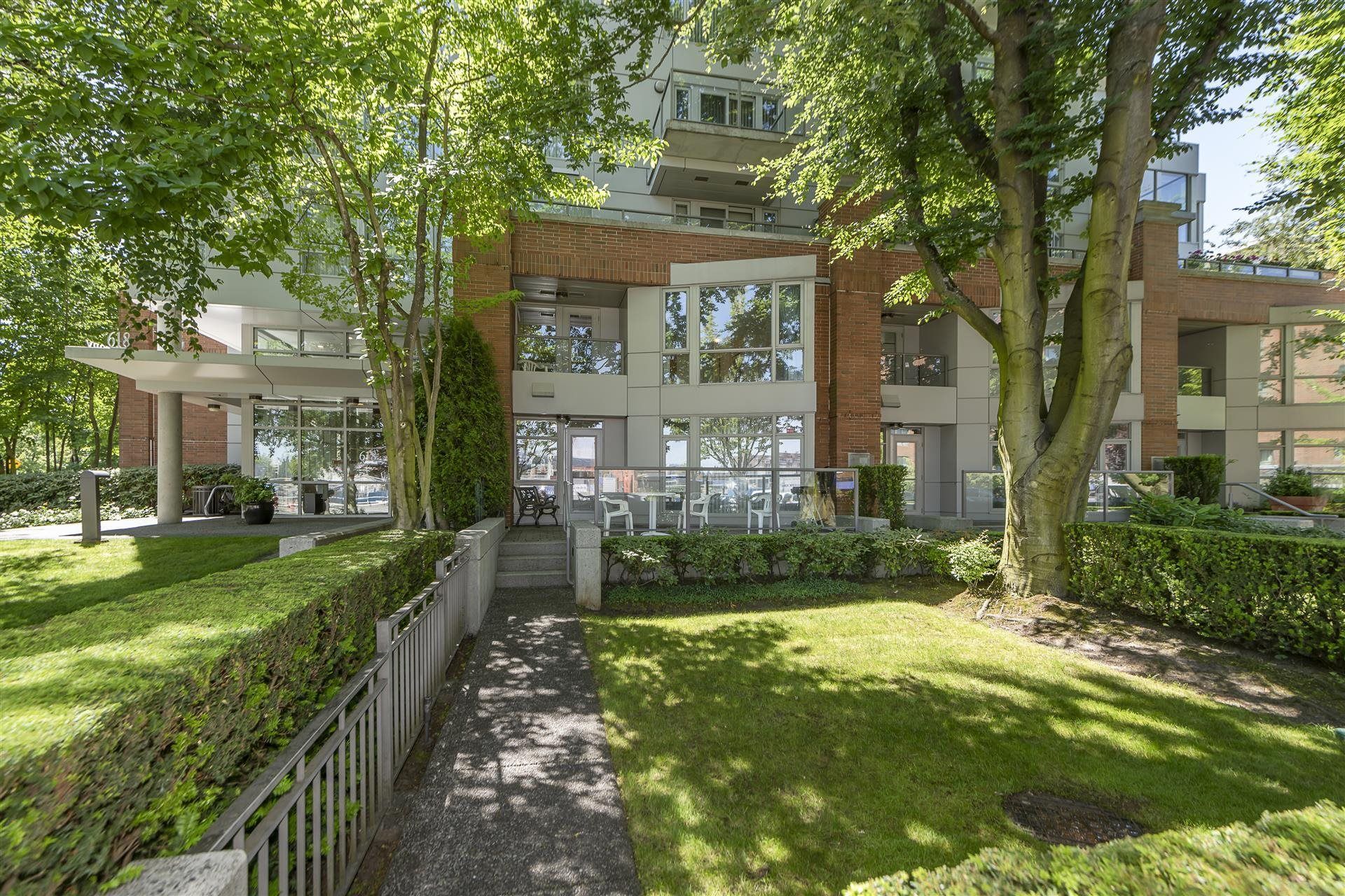 Main Photo: 205 618 W 45TH Avenue in Vancouver: Oakridge VW Townhouse for sale in "THE CONSERVATORY" (Vancouver West)  : MLS®# R2690203