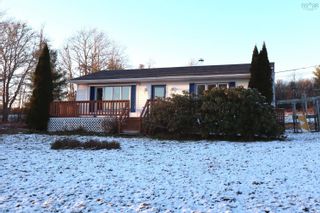 Photo 1: 198 West Caledonia Road in West Caledonia: 406-Queens County Residential for sale (South Shore)  : MLS®# 202226428