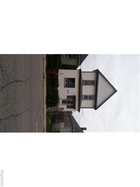 Main Photo: 887 Selkirk Avenue in Winnipeg: North End Residential for sale (4B)  : MLS®# 1624008