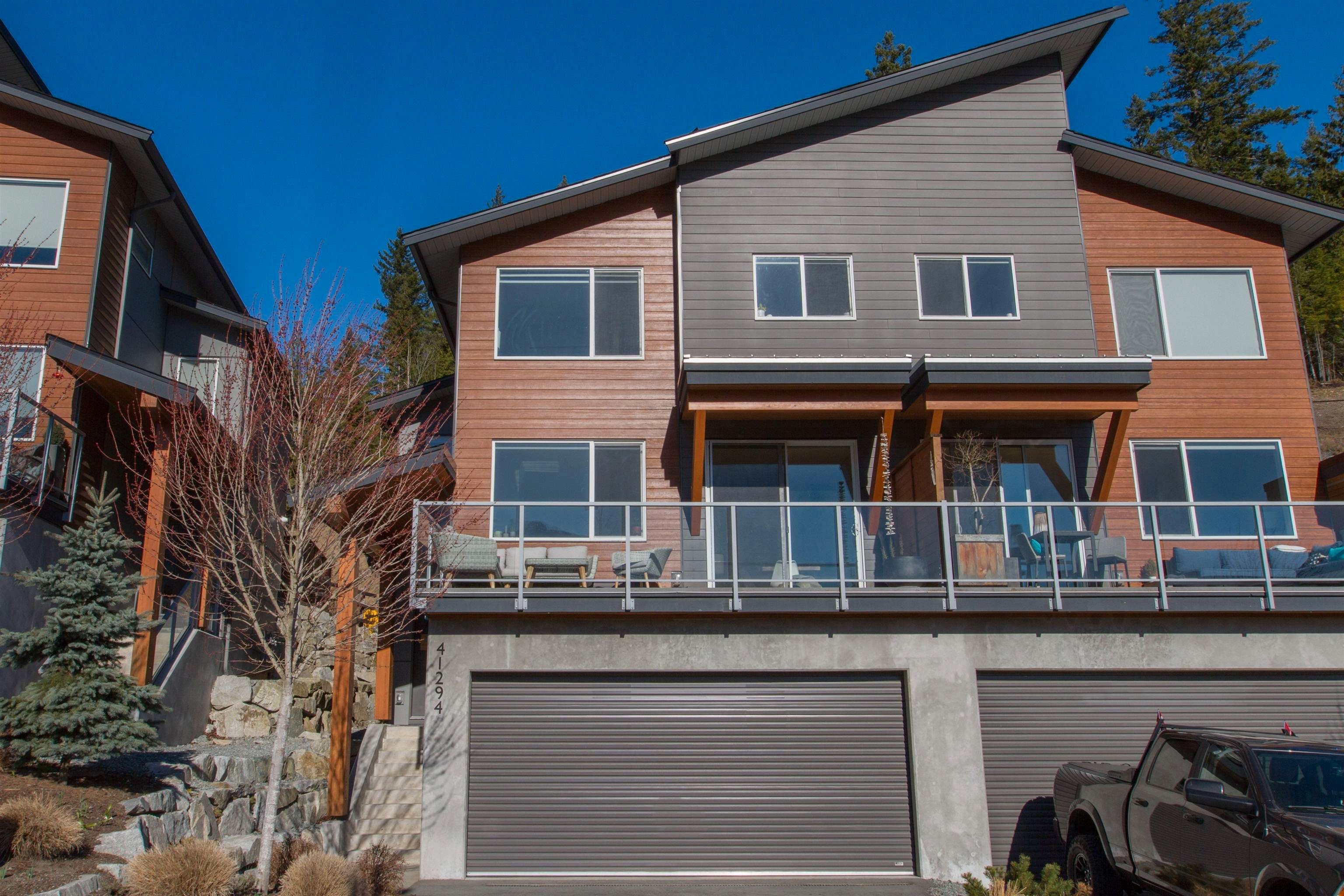 Main Photo: 41294 HORIZON Drive in Squamish: Tantalus 1/2 Duplex for sale in "Skyridge" : MLS®# R2666626