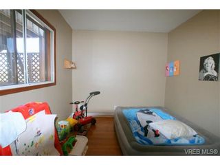 Photo 11: 553 Raynor Ave in VICTORIA: VW Victoria West Triplex for sale (Victoria West)  : MLS®# 683151