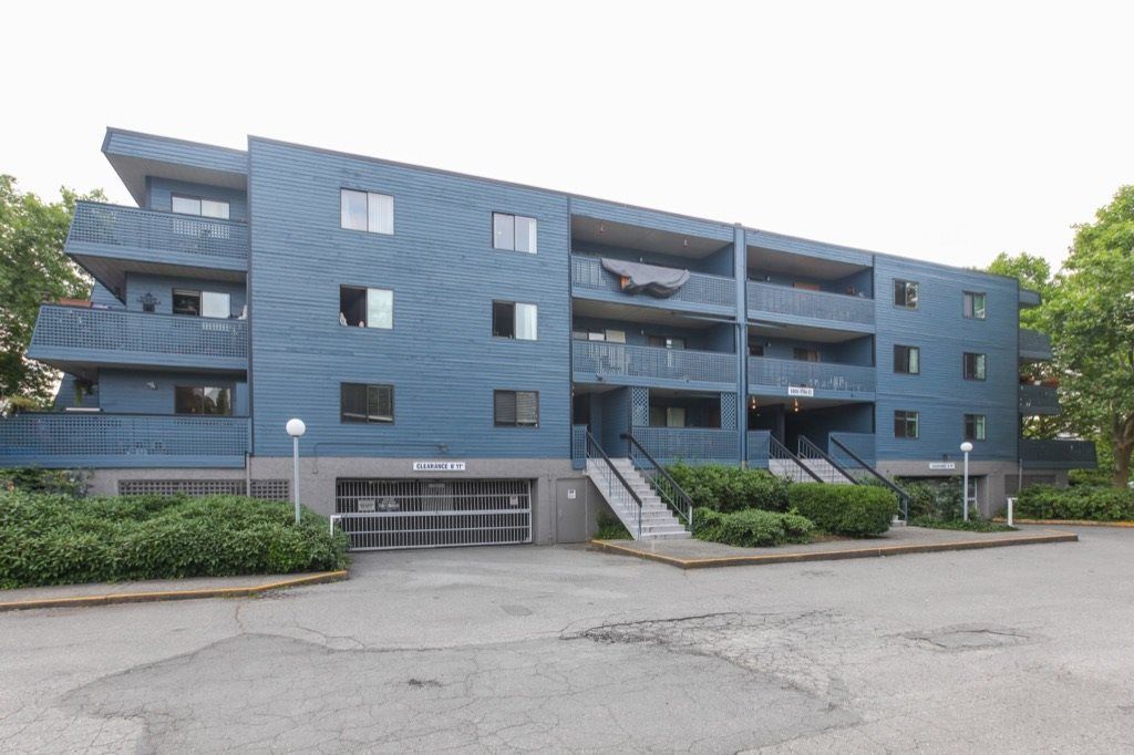 Main Photo: 101 5906 176A Street in Surrey: Cloverdale BC Condo for sale in "Wydham estates" (Cloverdale)  : MLS®# R2286644