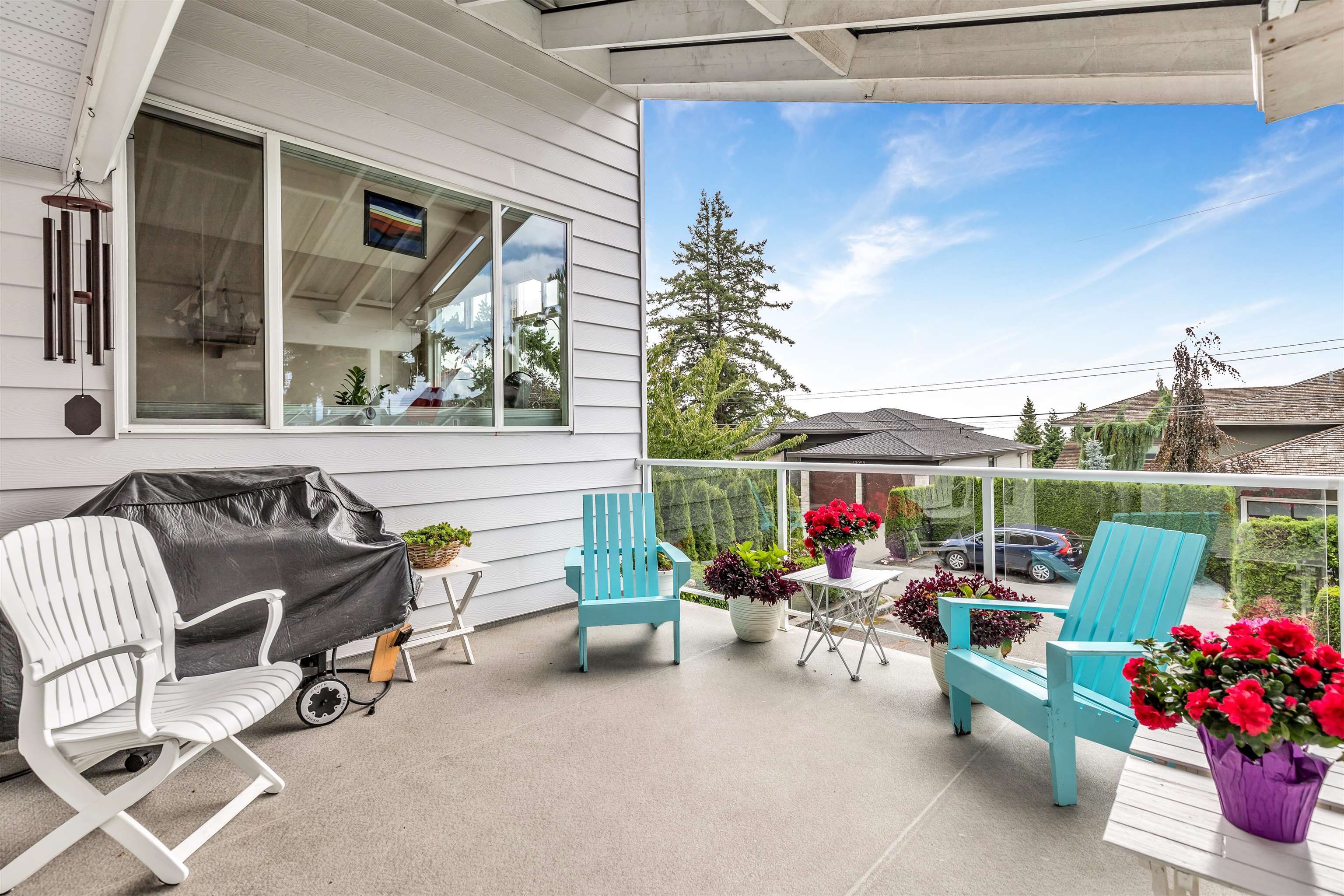 Main Photo: 13048 MARINE Drive in Surrey: Crescent Bch Ocean Pk. House for sale in "OCEAN PARK" (South Surrey White Rock)  : MLS®# R2616600