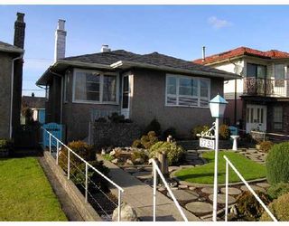 Photo 1: 2753 NANAIMO Street in Vancouver: Grandview VE House for sale (Vancouver East)  : MLS®# V683682