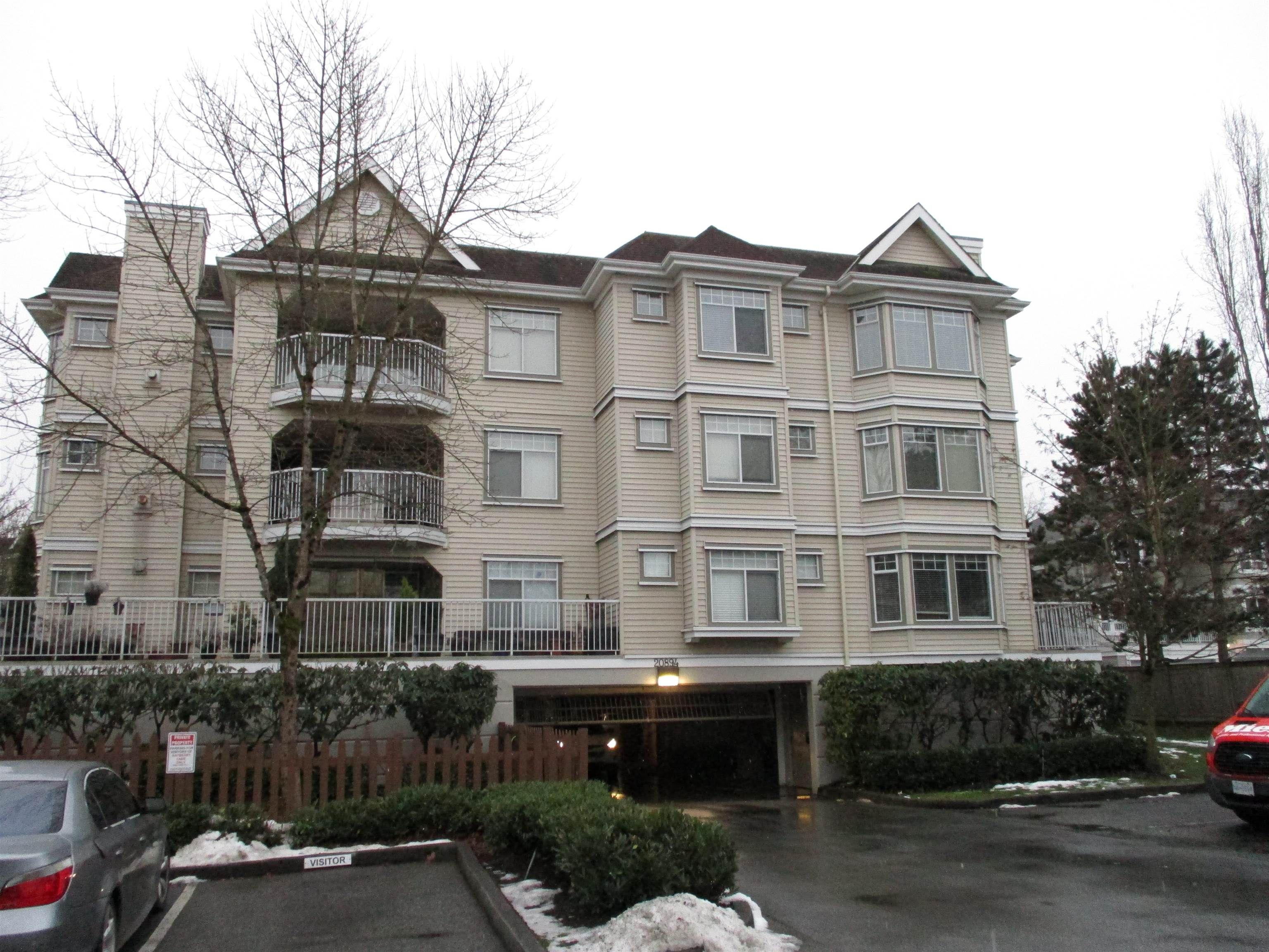 Main Photo: 210 20894 57 Avenue in Langley: Langley City Condo for sale in "BAYBERRY LANE I" : MLS®# R2641470