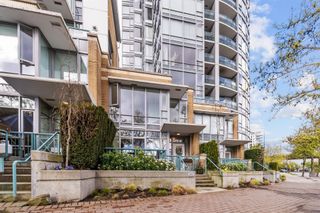 Photo 2: 1039 MARINASIDE CRESCENT in Vancouver: Yaletown Townhouse for sale (Vancouver West)  : MLS®# R2717423