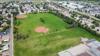 Photo 8: 2844 Dovely Park SE in Calgary: Dover Row/Townhouse for sale : MLS®# A1235119