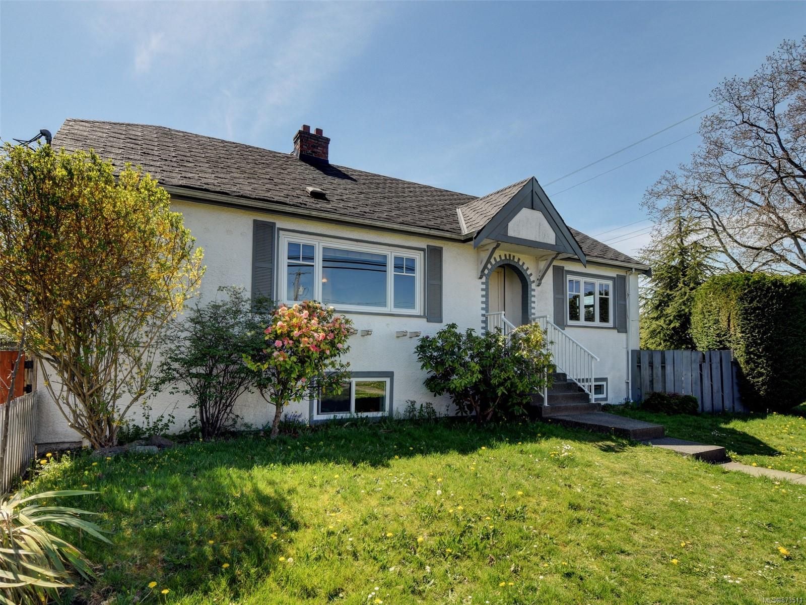 Main Photo: 2727 Richmond Rd in Saanich: SE Camosun House for sale (Saanich East)  : MLS®# 873511