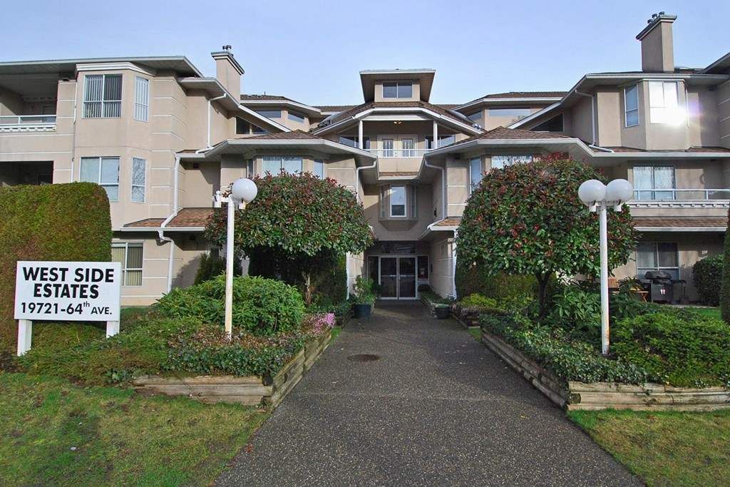 Main Photo: 401 19721 64 AVENUE in Langley: Willoughby Heights Condo for sale : MLS®# R2247351