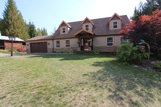 Photo 1: 7596 Mountain Drive in Anglemont: North Shuswap House for sale (Shuswap)  : MLS®# 10142790