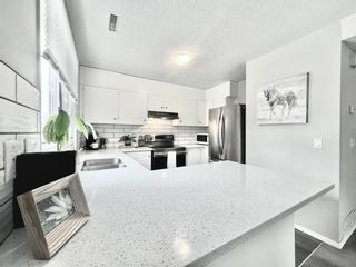 Photo 4: 36 3015 51 Street SW in Calgary: Glenbrook Row/Townhouse for sale : MLS®# A1211143