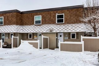 Photo 1: 4403 Bow Trail SW in Calgary: Rosscarrock Row/Townhouse for sale : MLS®# A2022311