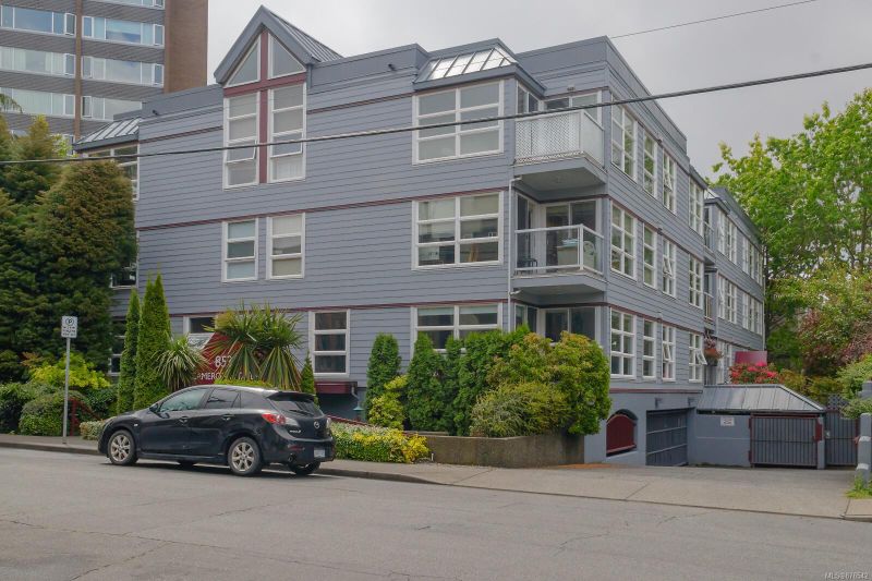 FEATURED LISTING: 106 - 853 North Park St Victoria