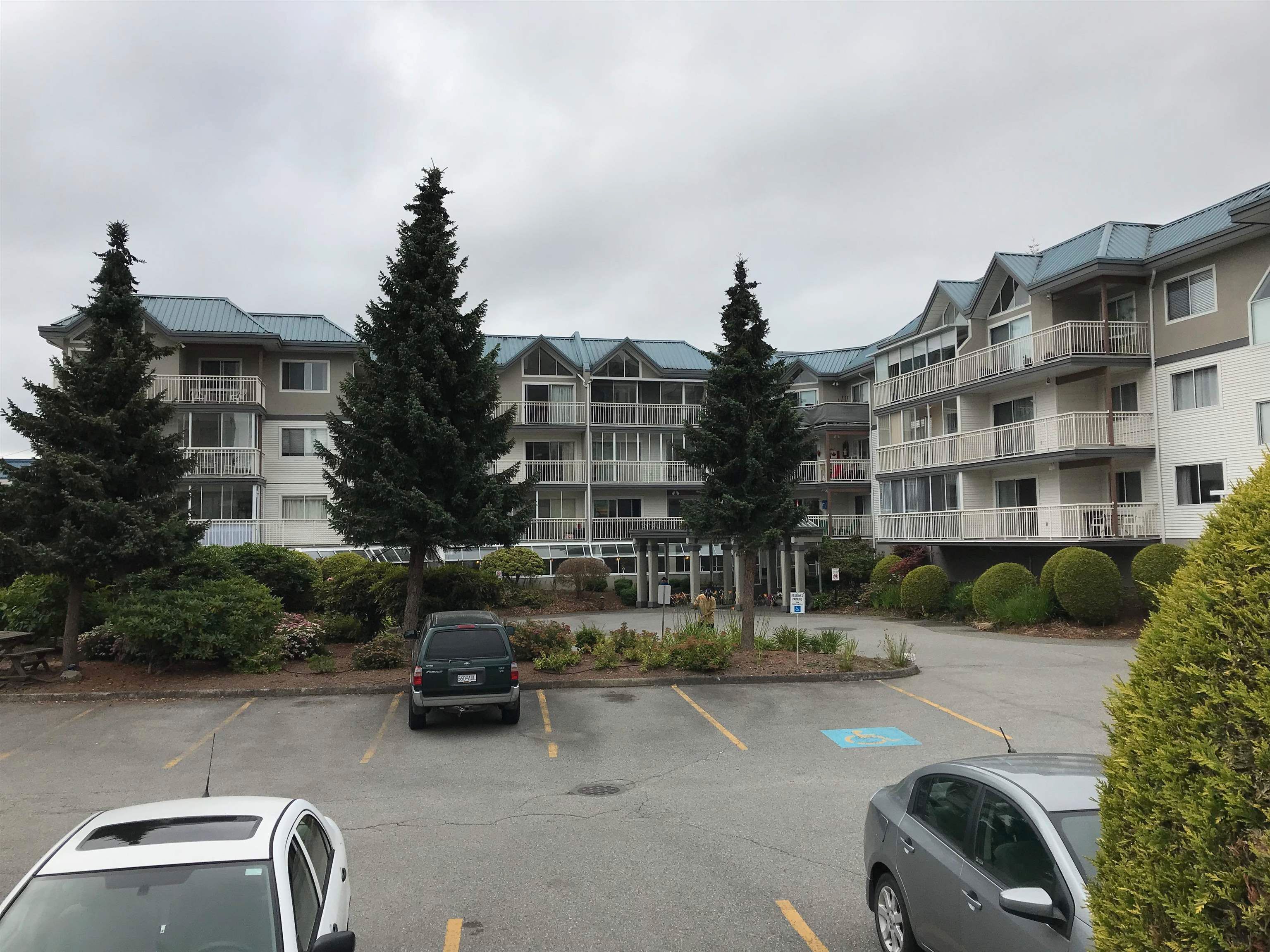 Main Photo: 216 31930 OLD YALE Road in Abbotsford: Abbotsford West Condo for sale : MLS®# R2706641