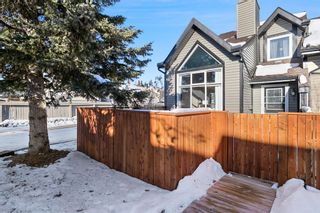 Photo 2: 31 12625 24 Street SW in Calgary: Woodbine Row/Townhouse for sale : MLS®# A2011961