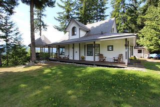 Photo 1: 6095 Squilax Anglemomt Road in Magna Bay: North Shuswap House for sale (Shuswap) 