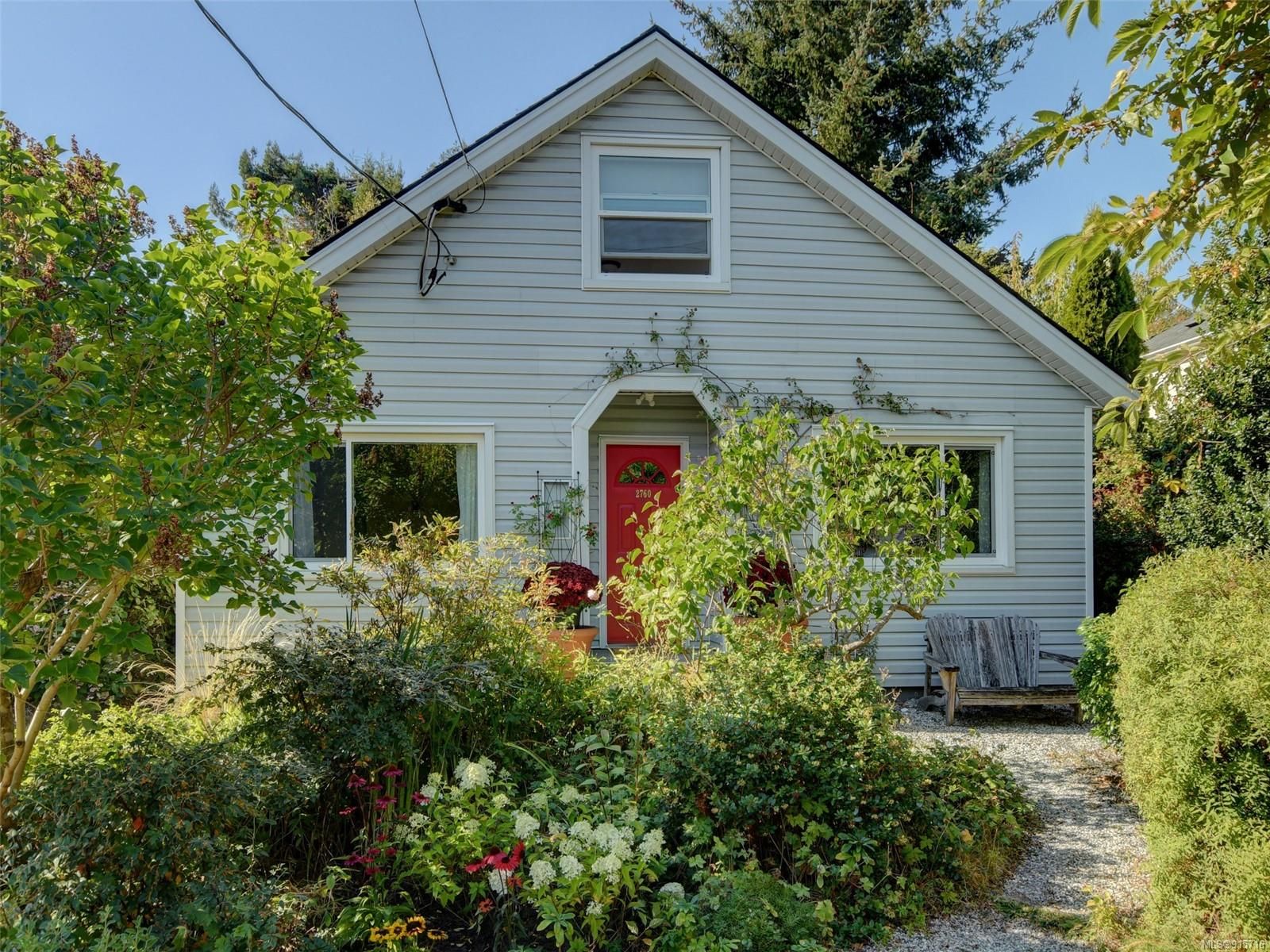 Main Photo: 2760 Belmont Ave in Victoria: Vi Oaklands House for sale : MLS®# 915716
